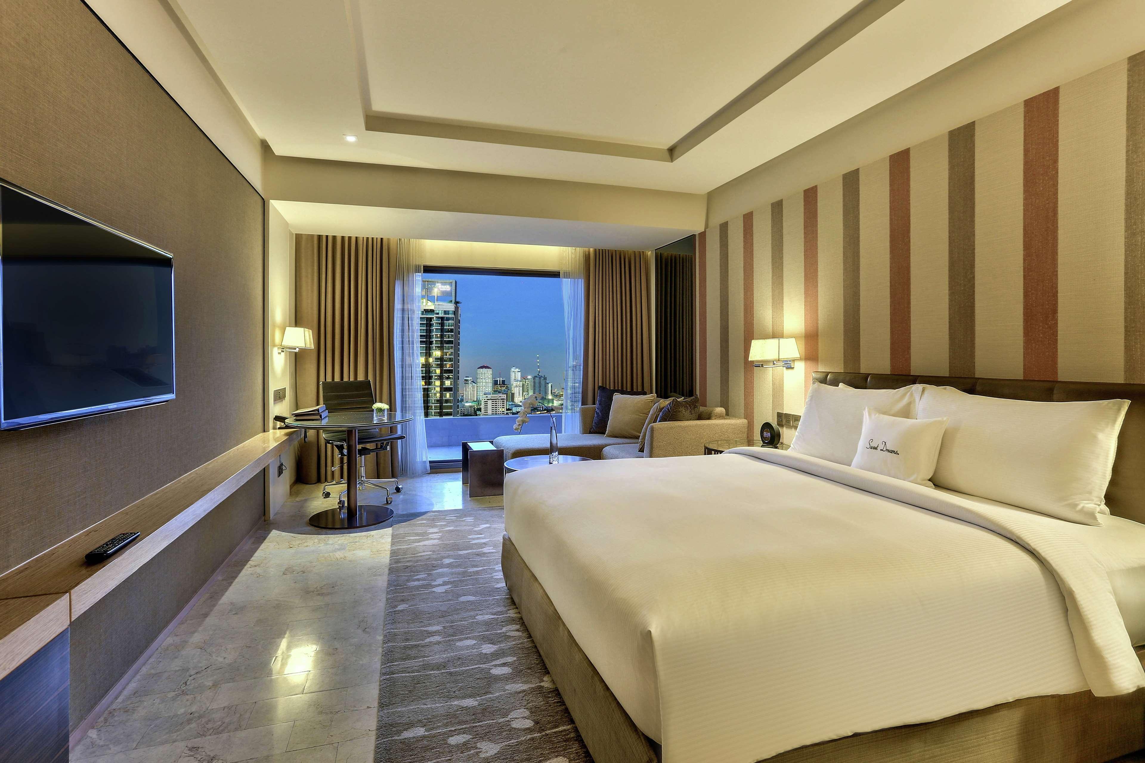 Doubletree By Hilton Sukhumvit Бангкок