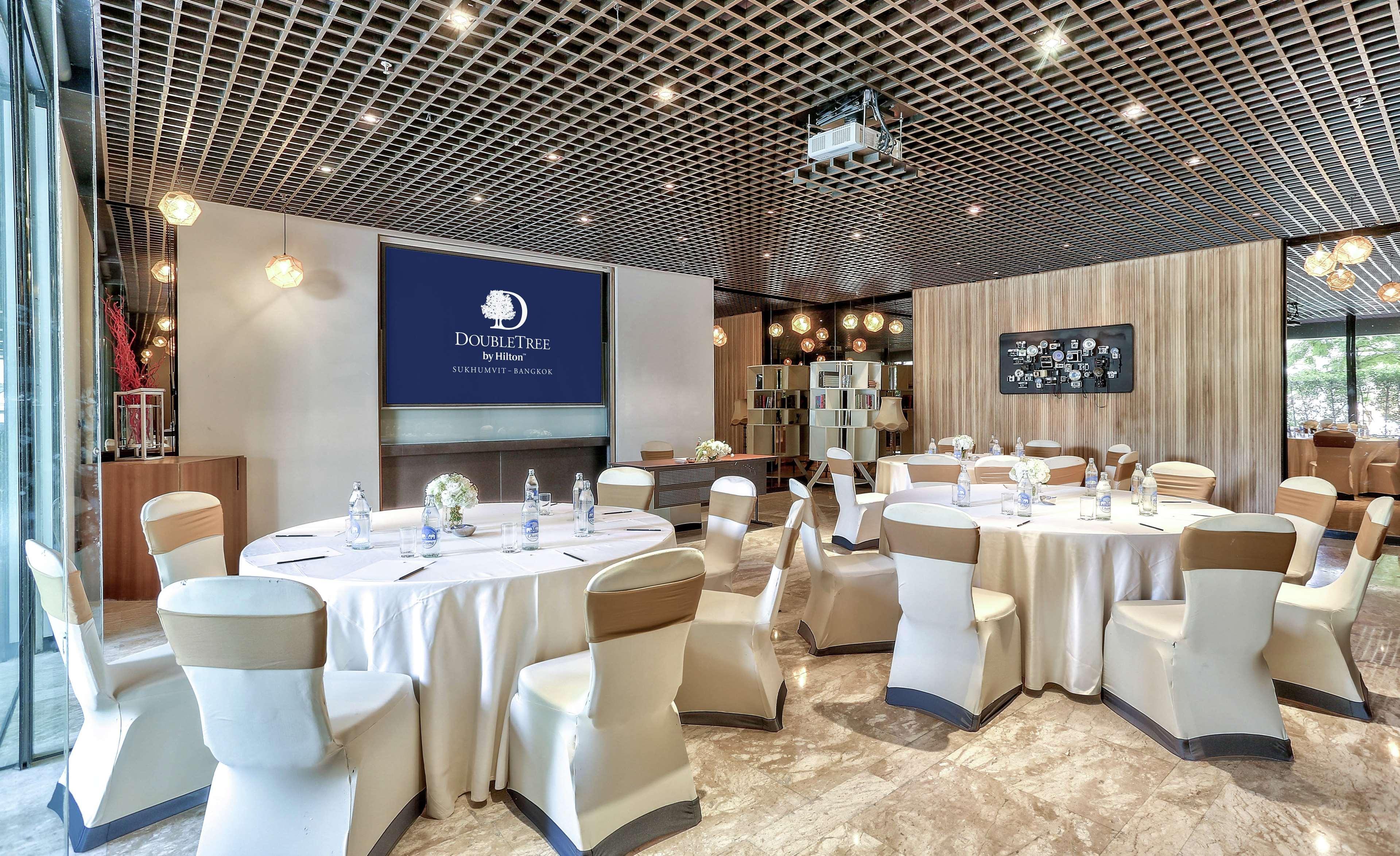 Отель Doubletree By Hilton Sukhumvit 5*