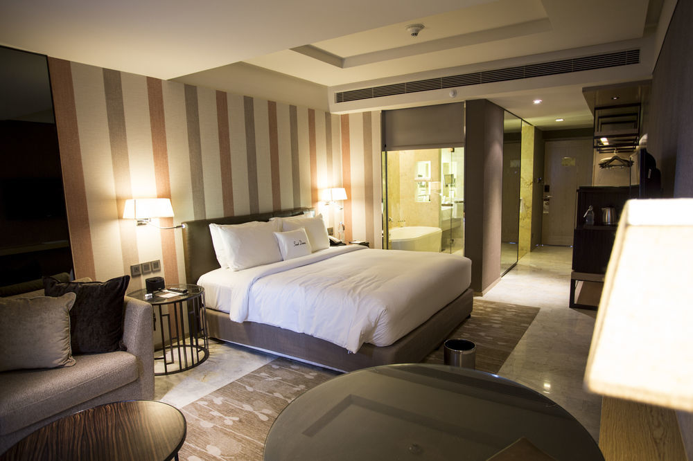 Doubletree By Hilton Sukhumvit Бангкок